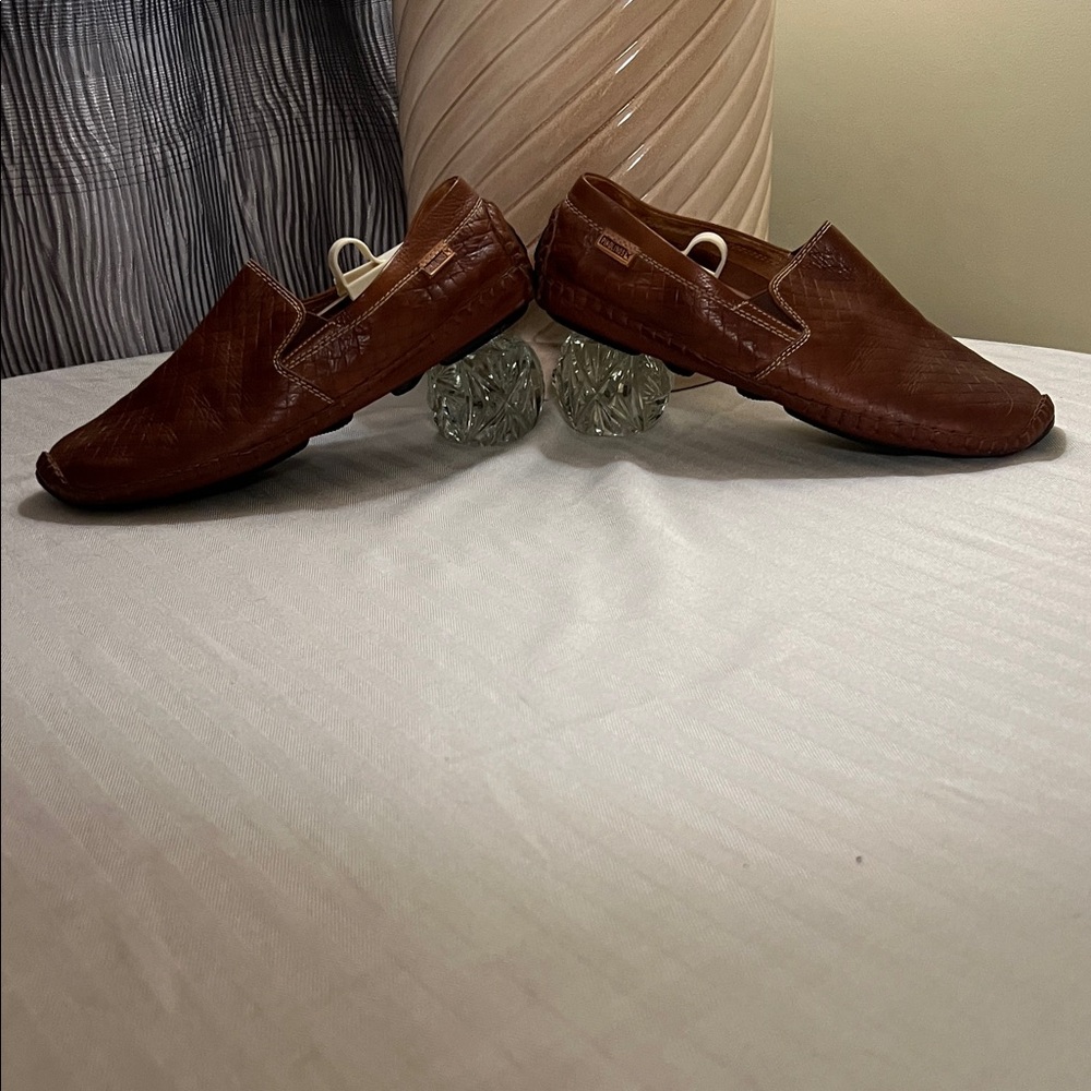 Men’s size 43 Pikolinos woven tobacco loafers